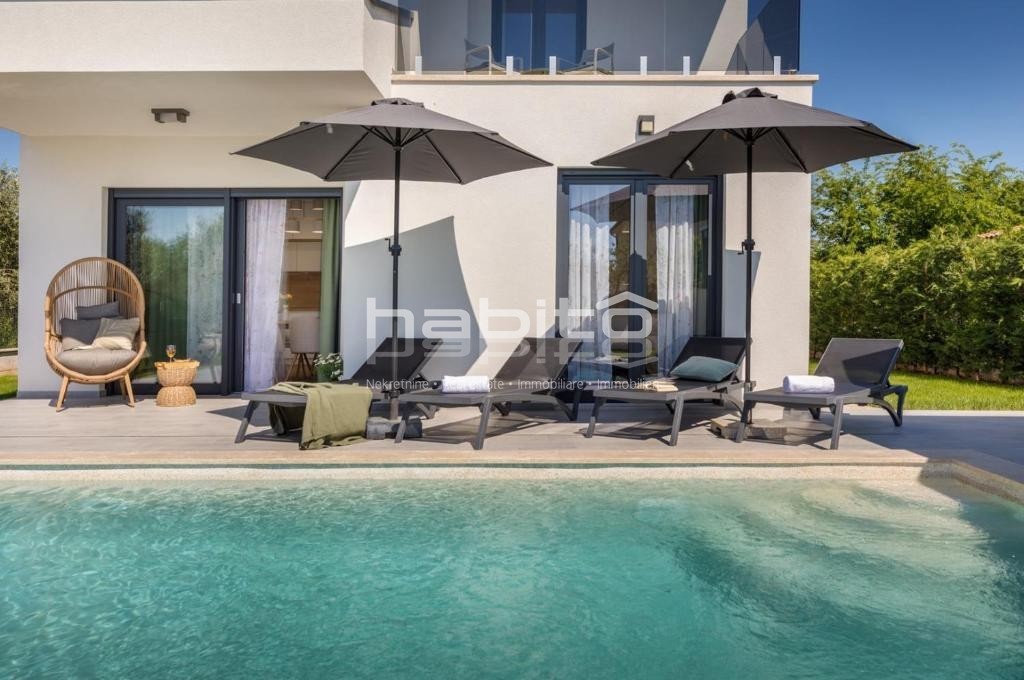 Parenzo - Splendida casa ai margini del villaggio, vista mare