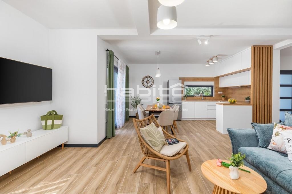 Parenzo - Splendida casa ai margini del villaggio, vista mare