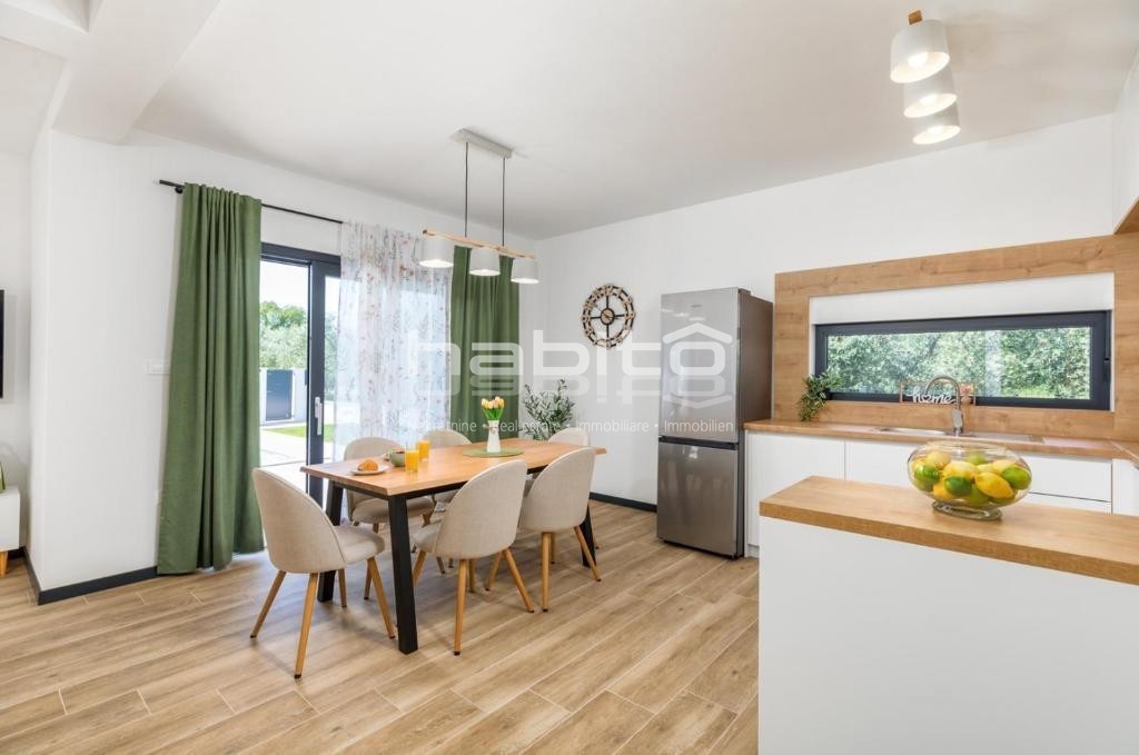 Parenzo - Splendida casa ai margini del villaggio, vista mare