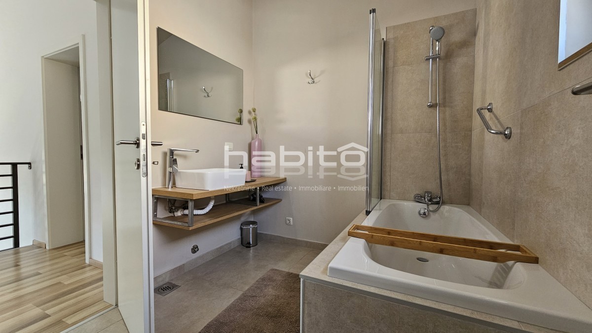 Zona Parenzo - Villa indipendente con piscina e vista mare