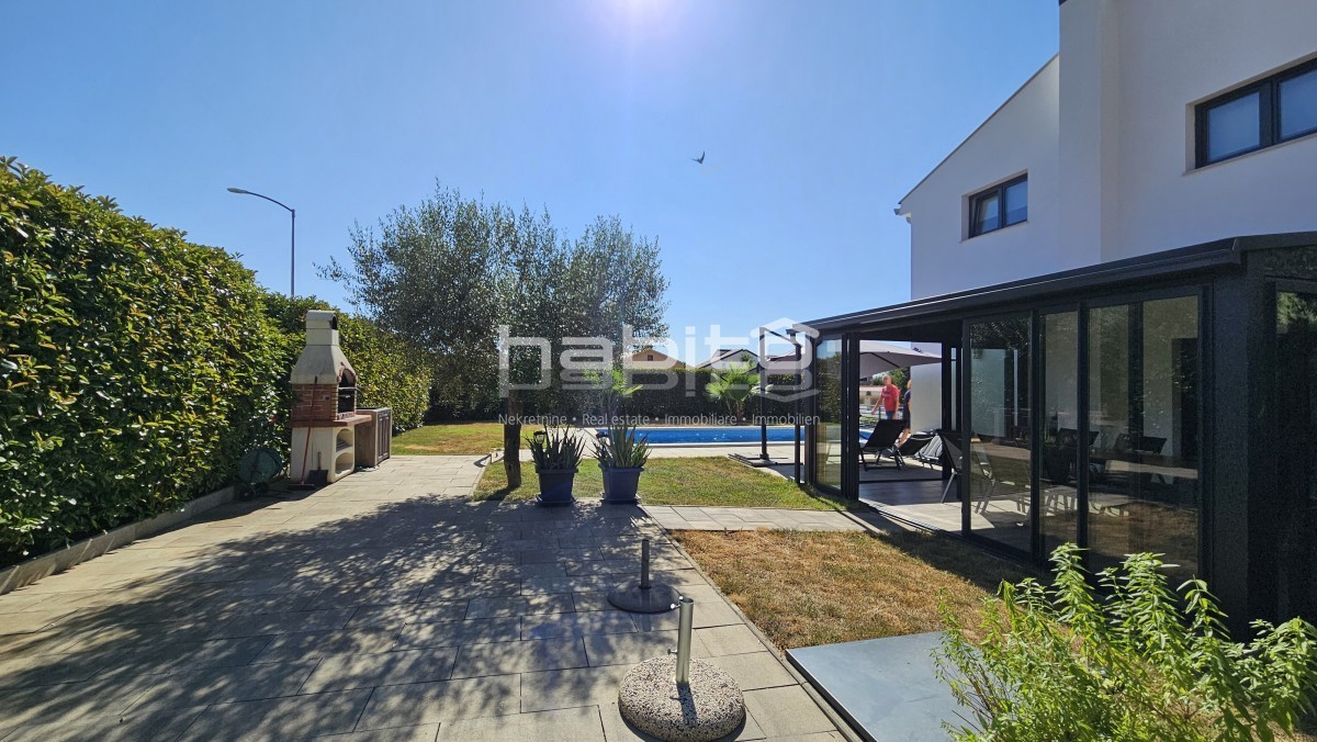 Zona Parenzo - Villa indipendente con piscina e vista mare