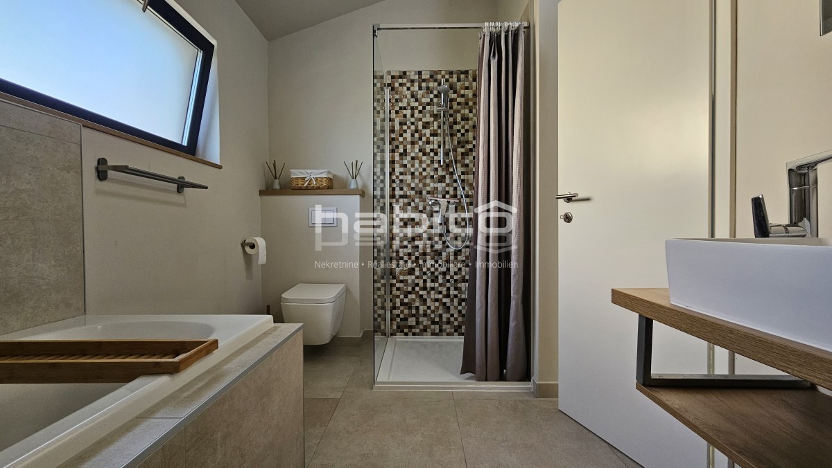 Zona Parenzo - Villa indipendente con piscina e vista mare
