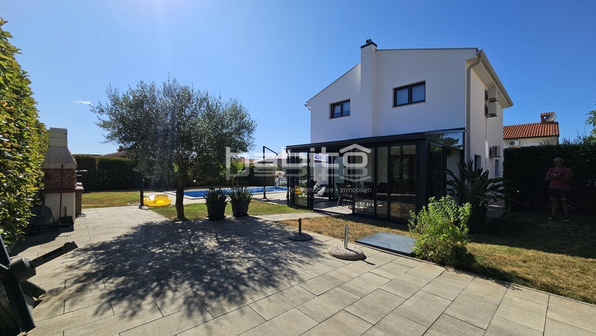 Zona Parenzo - Villa indipendente con piscina e vista mare