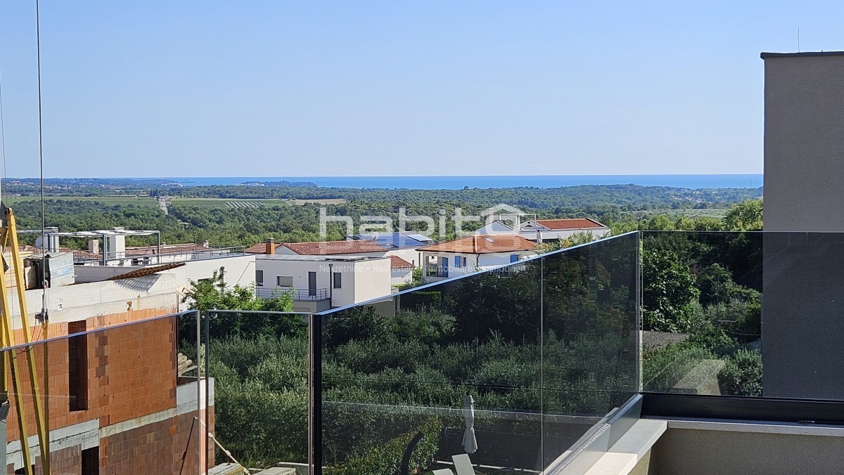 Attico di Lusso con Vista Panoramica sul Mare nella Zona di Parenzo