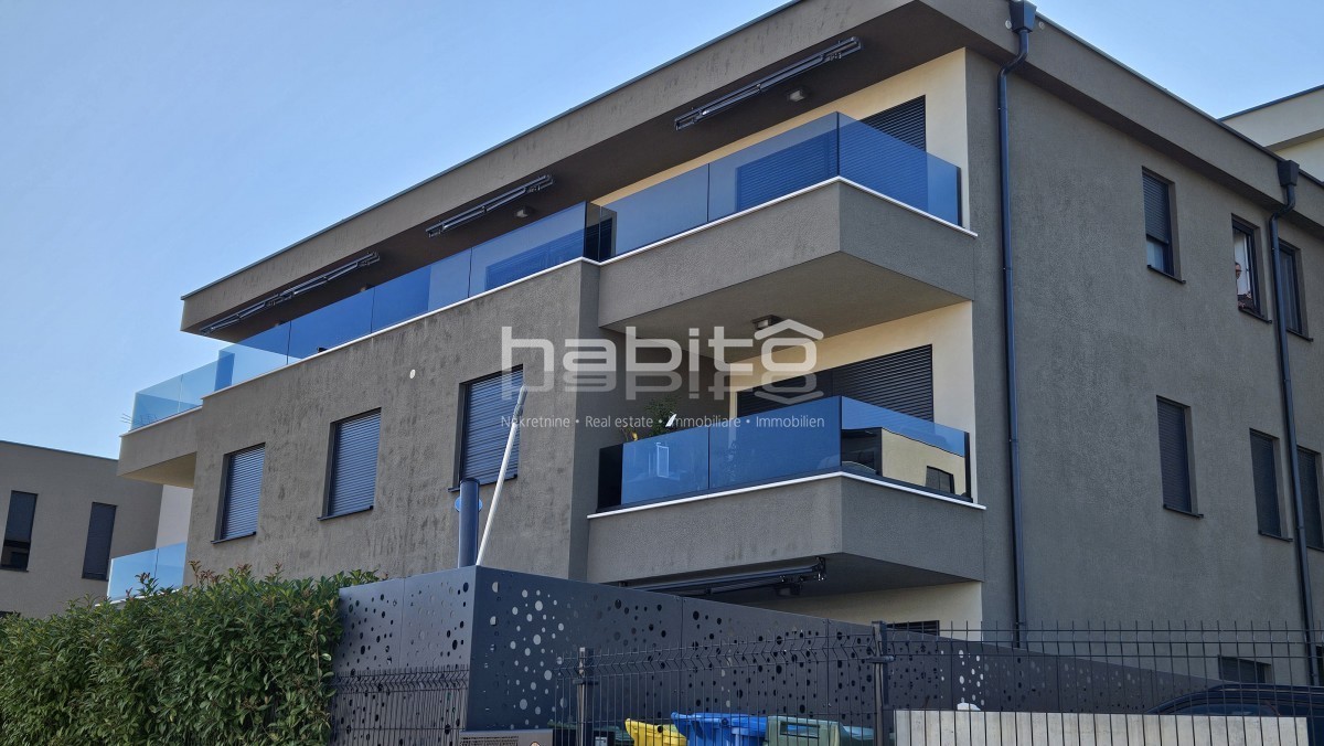 Attico di Lusso con Vista Panoramica sul Mare nella Zona di Parenzo