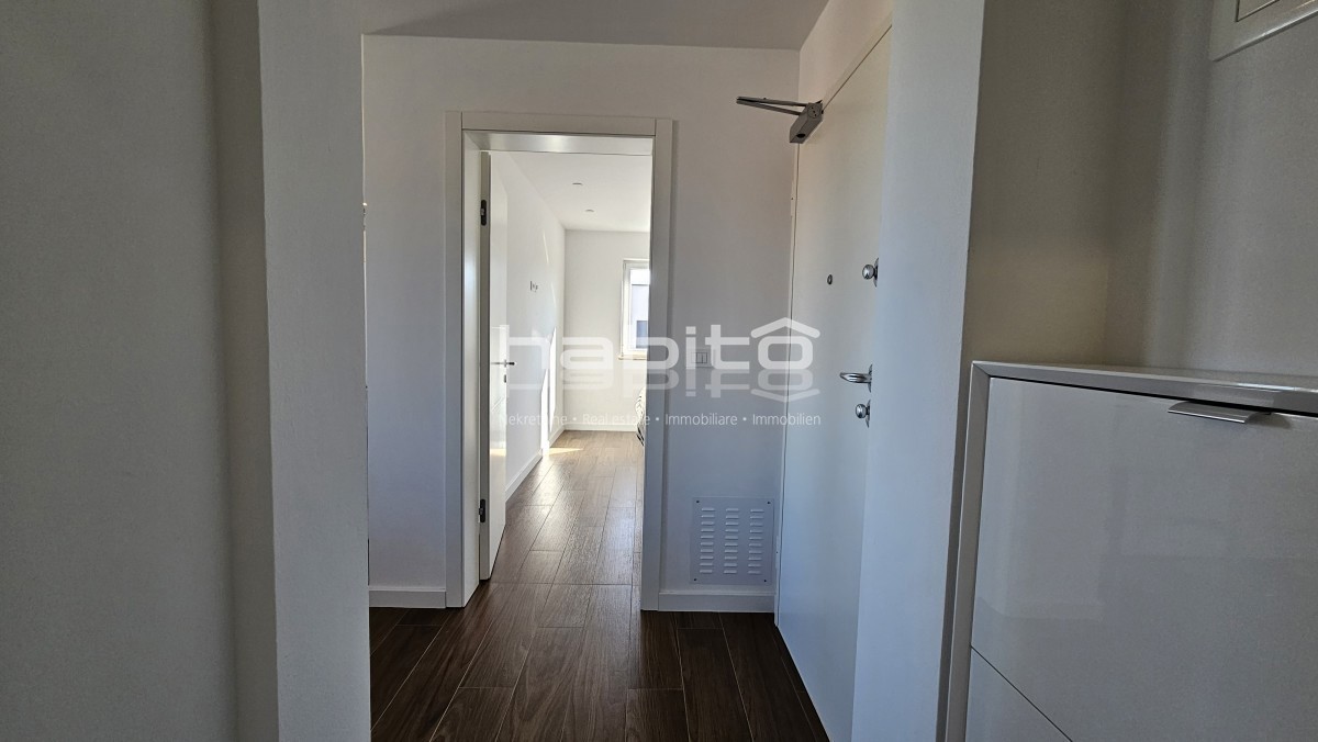 Attico di Lusso con Vista Panoramica sul Mare nella Zona di Parenzo