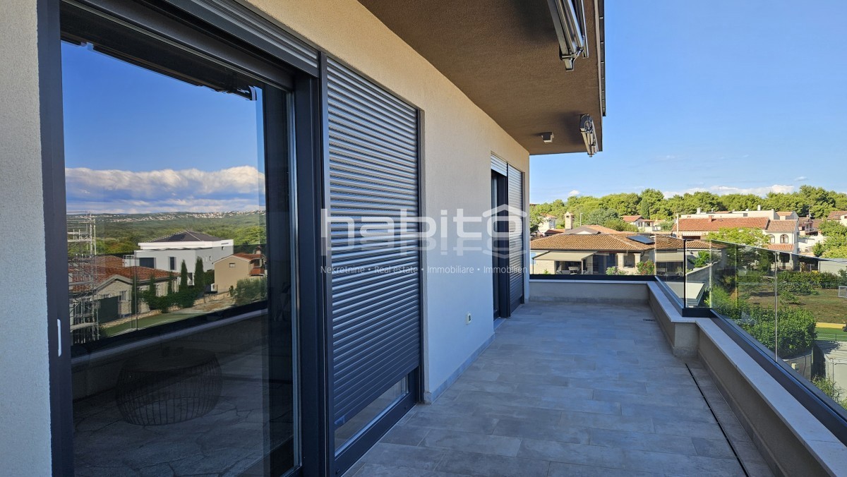 Attico di Lusso con Vista Panoramica sul Mare nella Zona di Parenzo