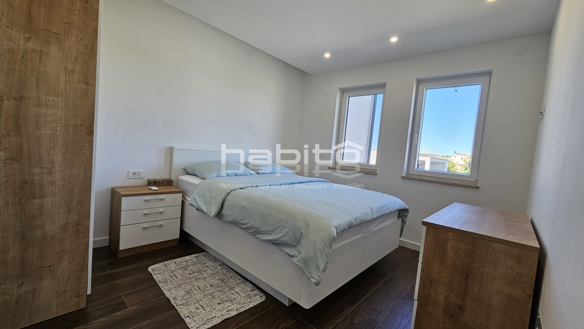 Attico di Lusso con Vista Panoramica sul Mare nella Zona di Parenzo