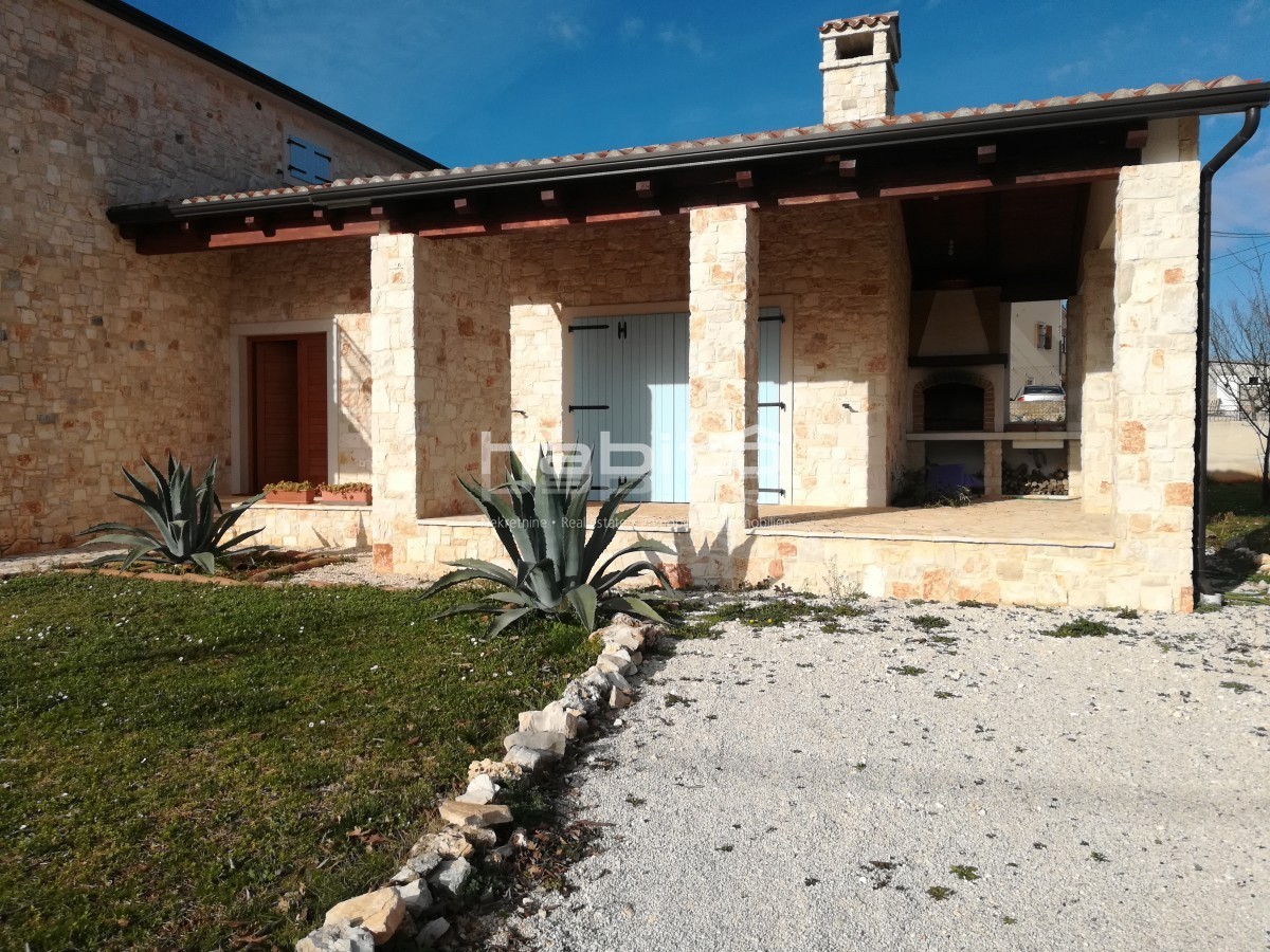 Parenzo 7 km - Casa in pietra indipendente vicino alla città
