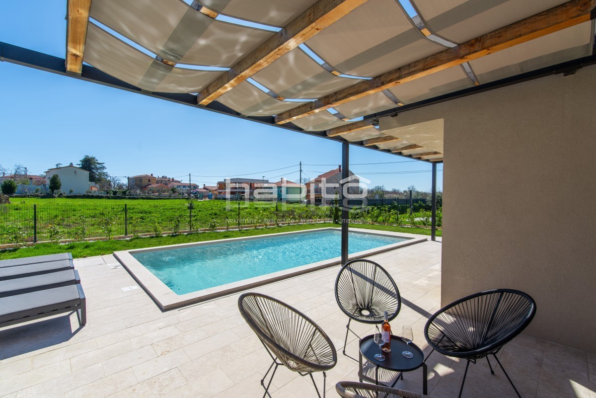 Krnica- Villa di Lusso con Piscina in Posizione Tranquilla Vicino al Mare