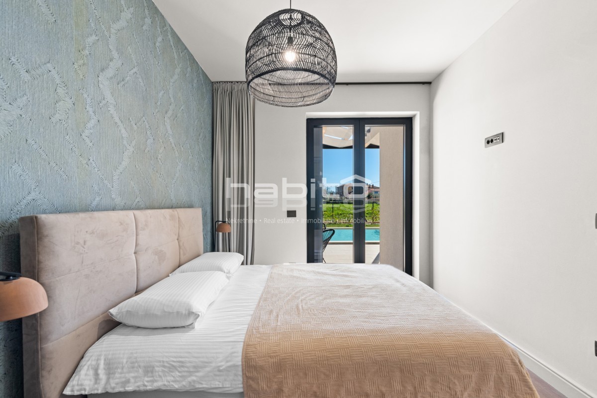 Krnica- Villa di Lusso con Piscina in Posizione Tranquilla Vicino al Mare