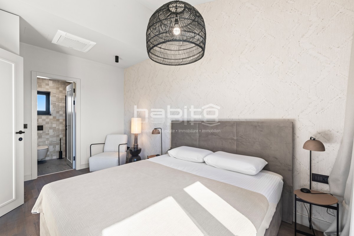 Krnica- Villa di Lusso con Piscina in Posizione Tranquilla Vicino al Mare