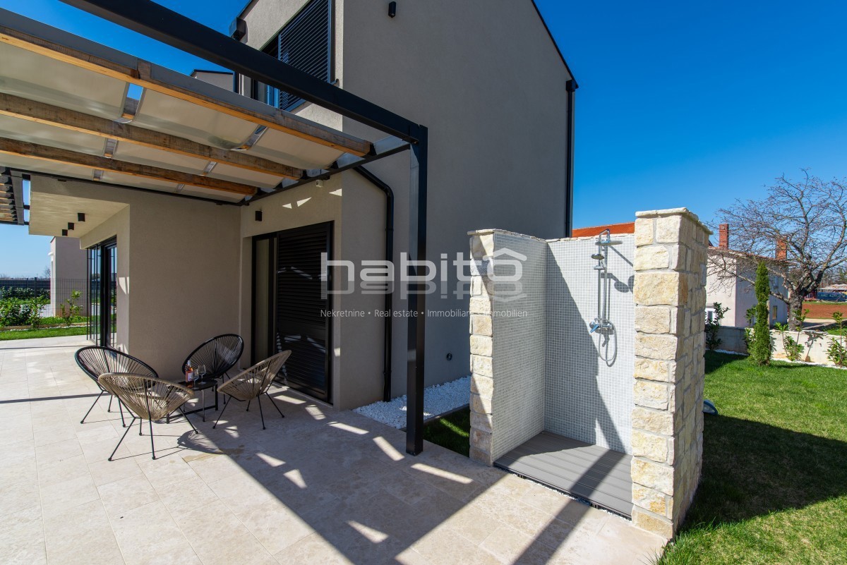 Krnica- Villa di Lusso con Piscina in Posizione Tranquilla Vicino al Mare