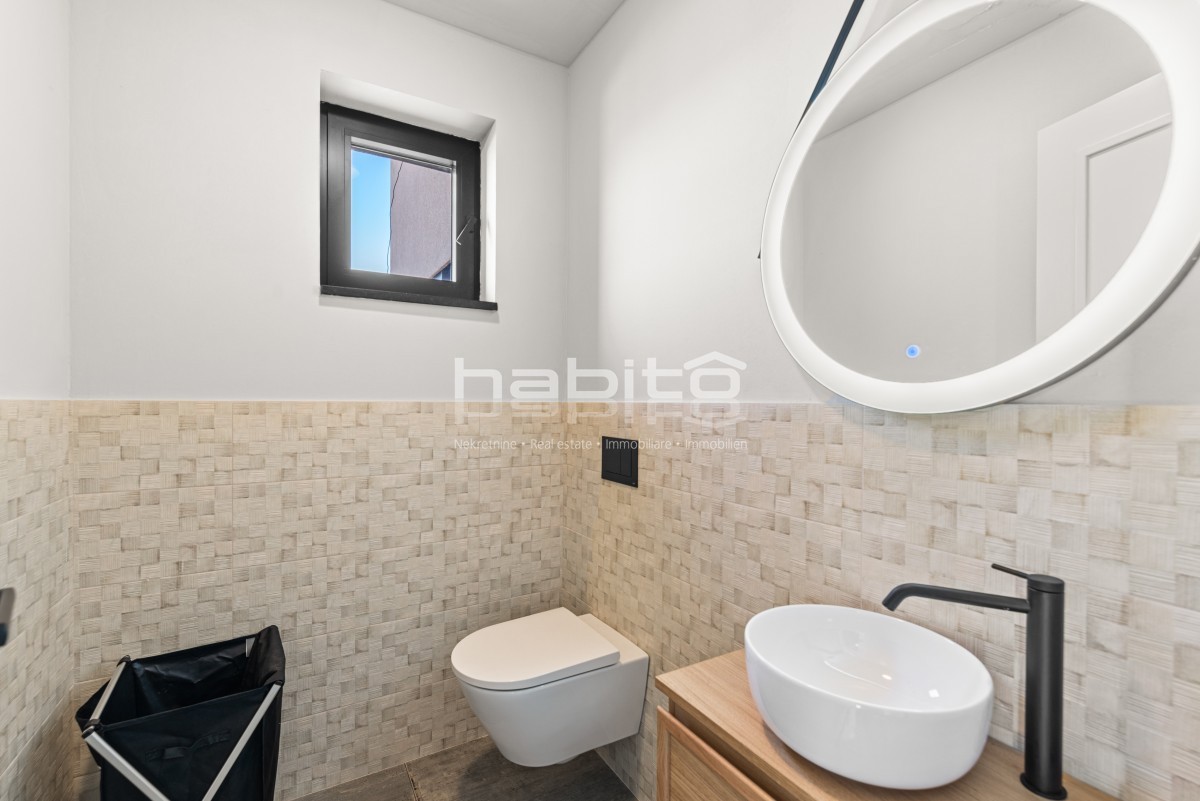 Krnica- Villa di Lusso con Piscina in Posizione Tranquilla Vicino al Mare