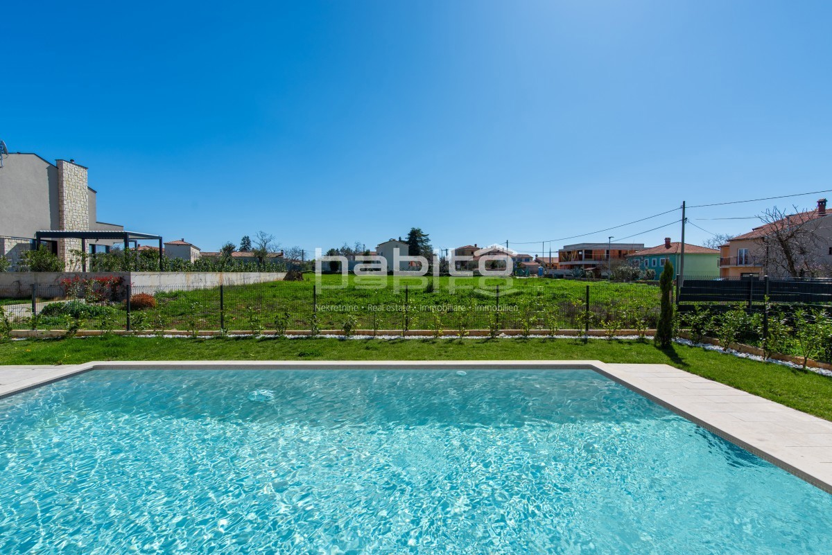 Krnica- Villa di Lusso con Piscina in Posizione Tranquilla Vicino al Mare