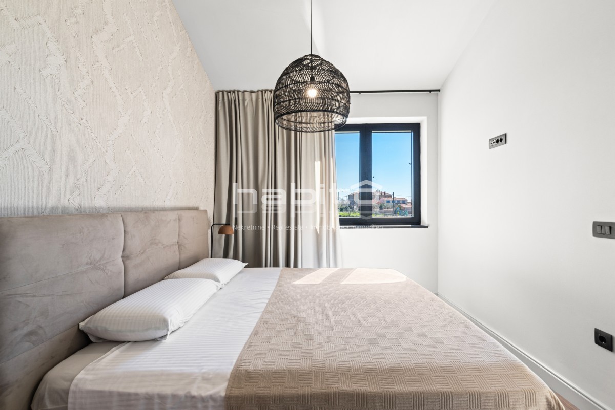 Krnica- Villa di Lusso con Piscina in Posizione Tranquilla Vicino al Mare