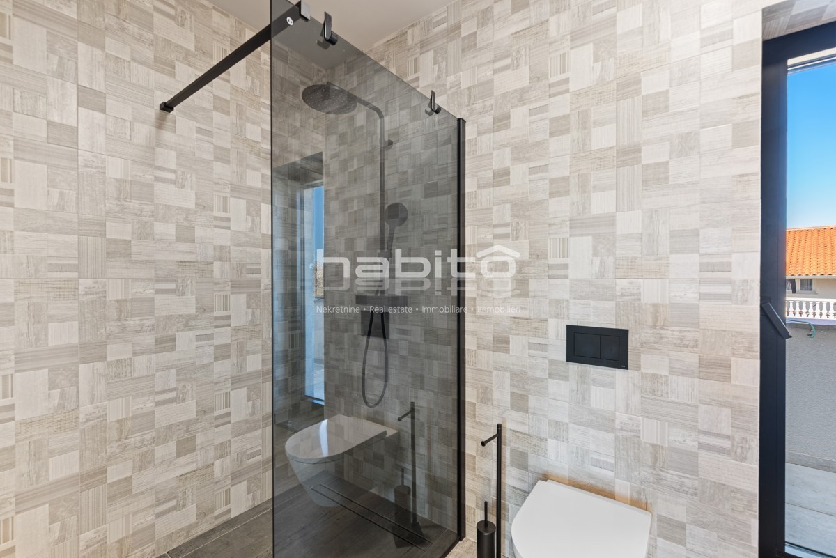 Krnica- Villa di Lusso con Piscina in Posizione Tranquilla Vicino al Mare