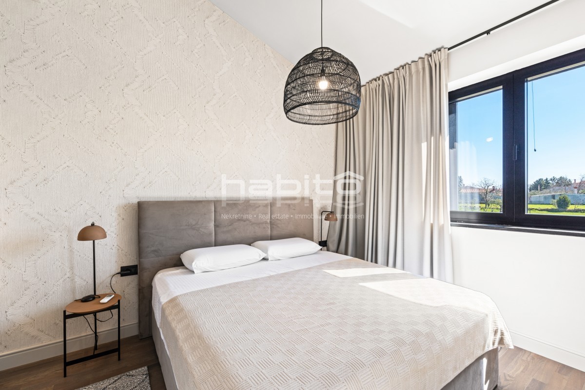 Krnica- Villa di Lusso con Piscina in Posizione Tranquilla Vicino al Mare