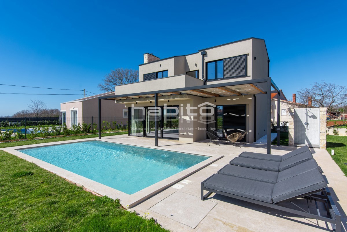 Krnica- Villa di Lusso con Piscina in Posizione Tranquilla Vicino al Mare