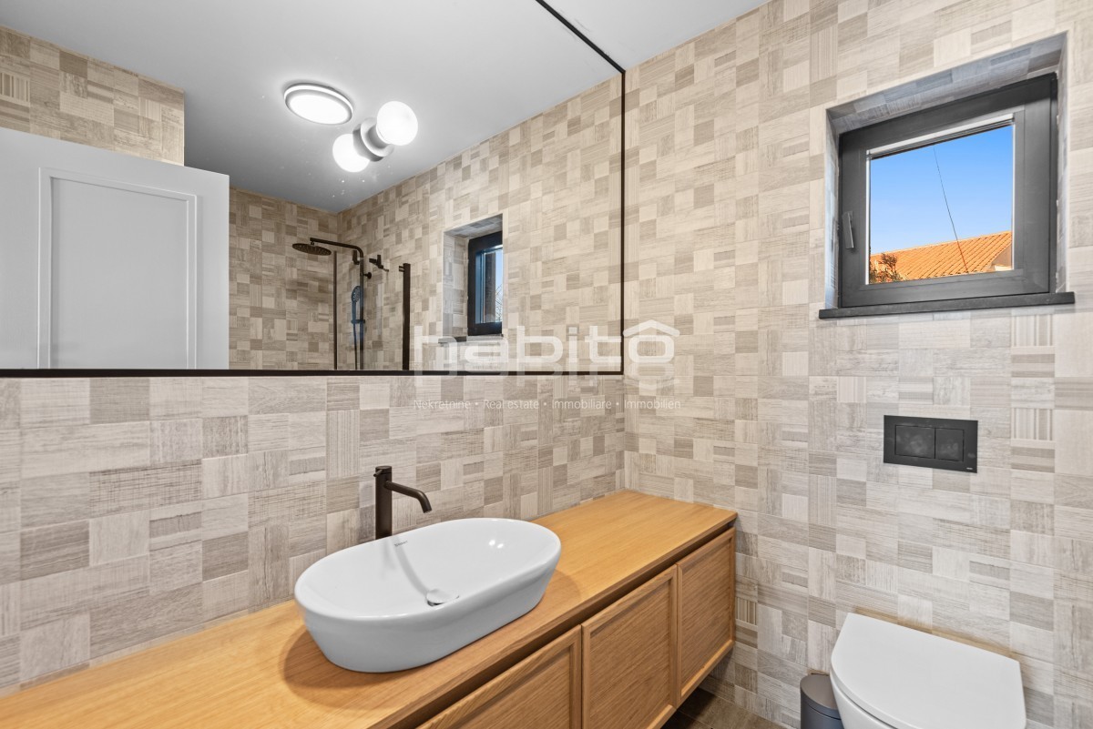 Krnica- Villa di Lusso con Piscina in Posizione Tranquilla Vicino al Mare