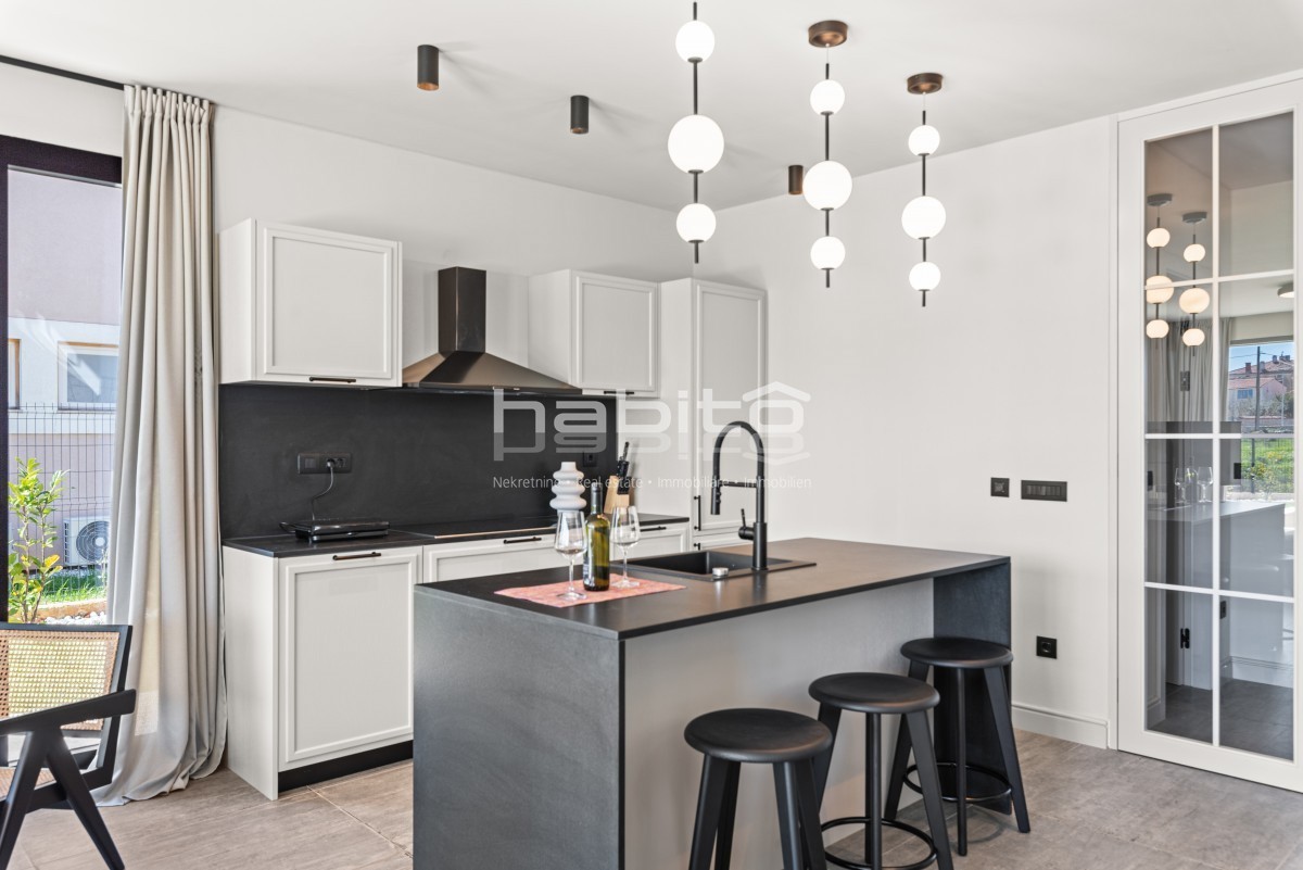 Krnica- Villa di Lusso con Piscina in Posizione Tranquilla Vicino al Mare