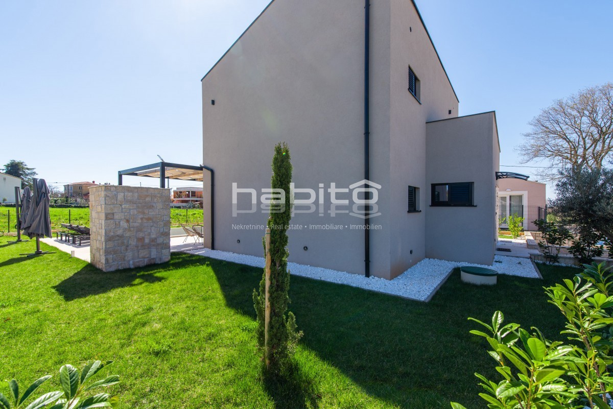 Krnica- Villa di Lusso con Piscina in Posizione Tranquilla Vicino al Mare