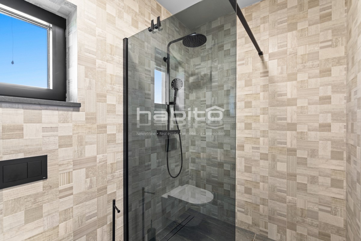 Krnica- Villa di Lusso con Piscina in Posizione Tranquilla Vicino al Mare