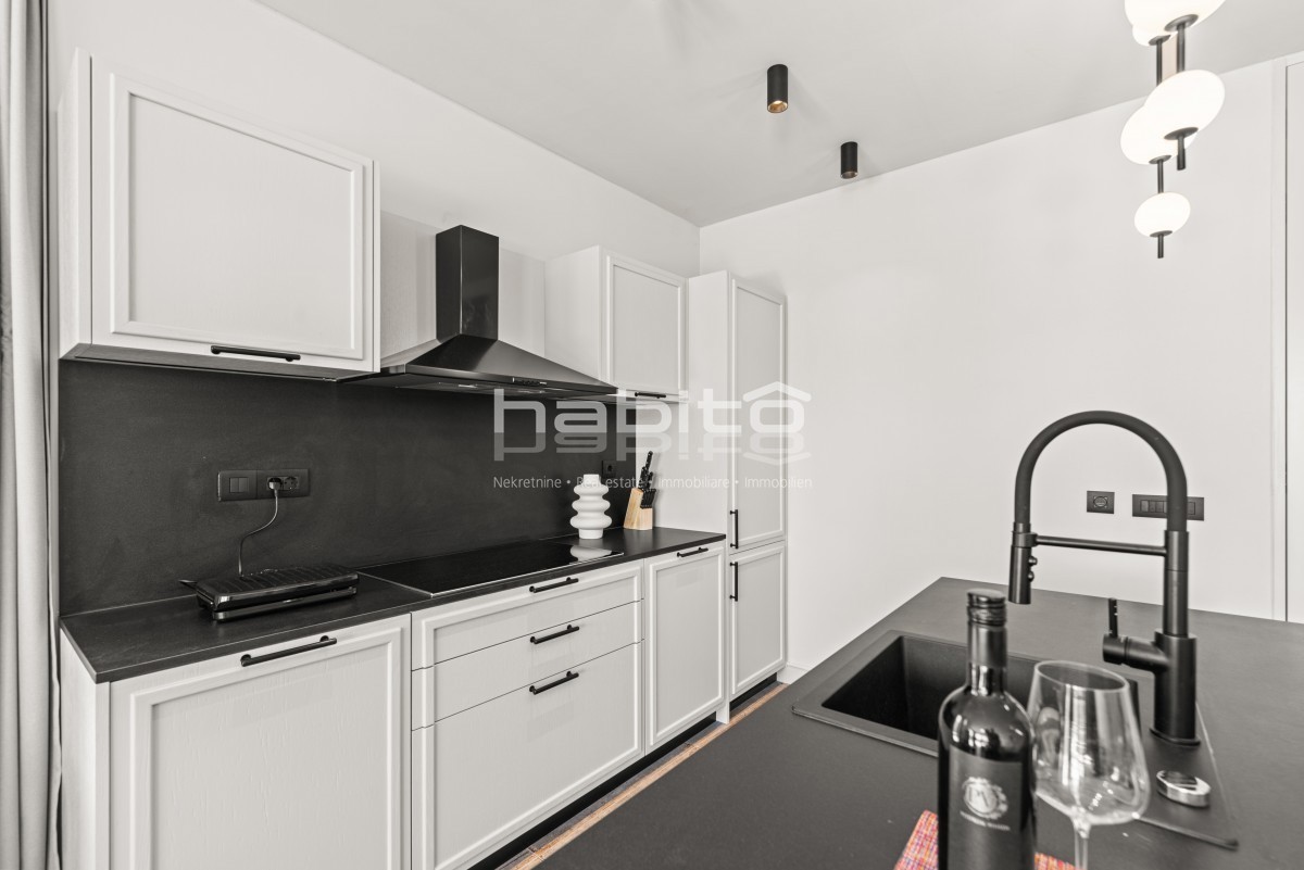 Krnica- Villa di Lusso con Piscina in Posizione Tranquilla Vicino al Mare