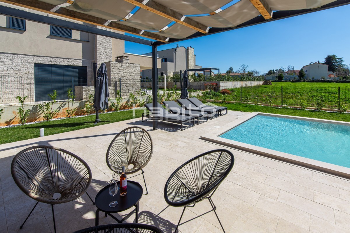 Krnica- Villa di Lusso con Piscina in Posizione Tranquilla Vicino al Mare