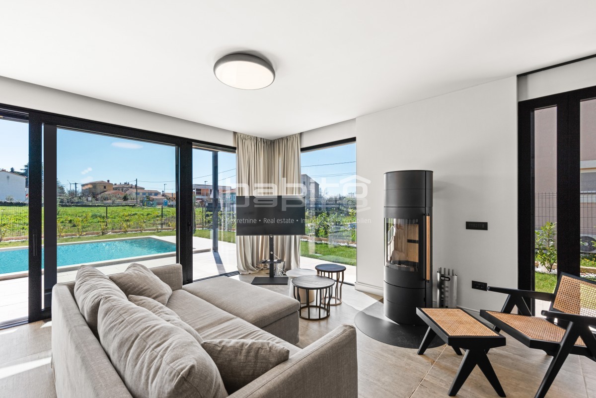 Krnica- Villa di Lusso con Piscina in Posizione Tranquilla Vicino al Mare