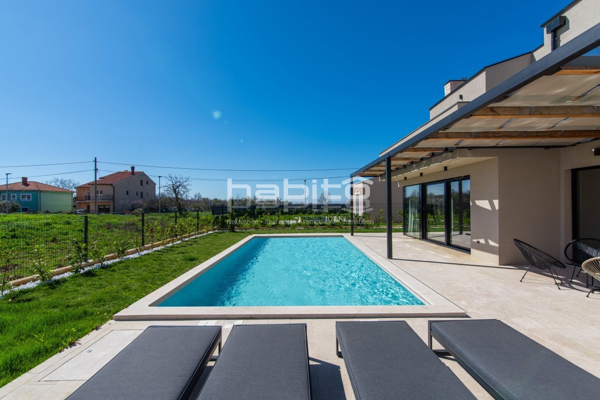 Krnica- Villa di Lusso con Piscina in Posizione Tranquilla Vicino al Mare