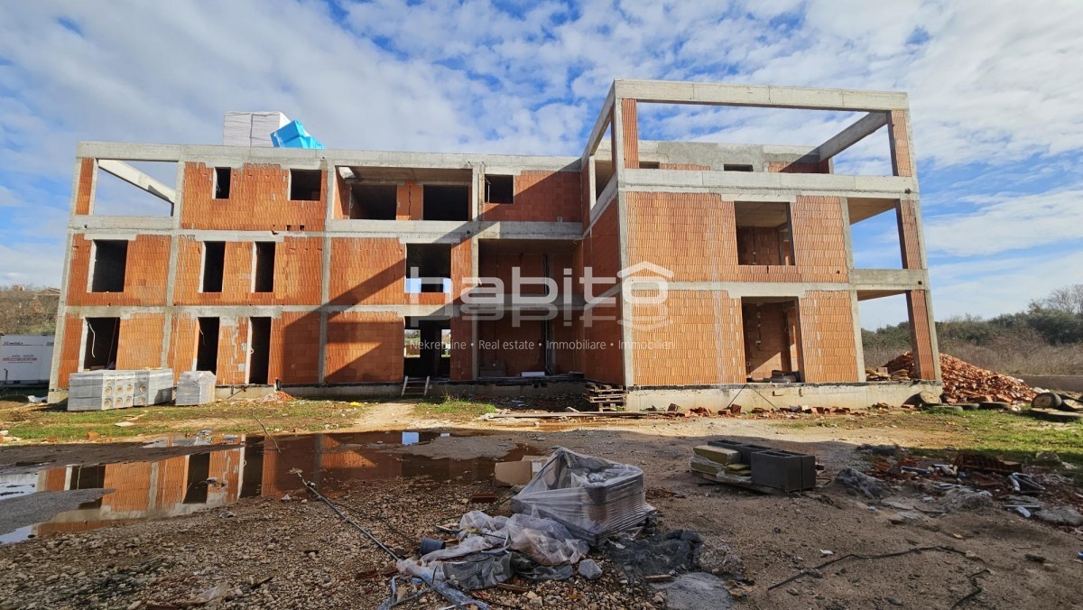POREČ-PARENZO, APPARTAMENTO IN COSTRUZIONE DI 161 M2, 2° PIANO, VISTA MARE, 1500 m dal mare