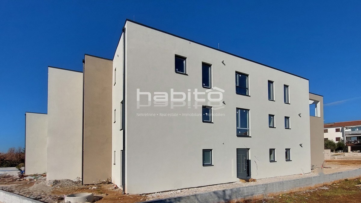 POREČ-PARENZO, APPARTAMENTO IN COSTRUZIONE DI 161 M2, 2° PIANO, VISTA MARE, 1500 m dal mare