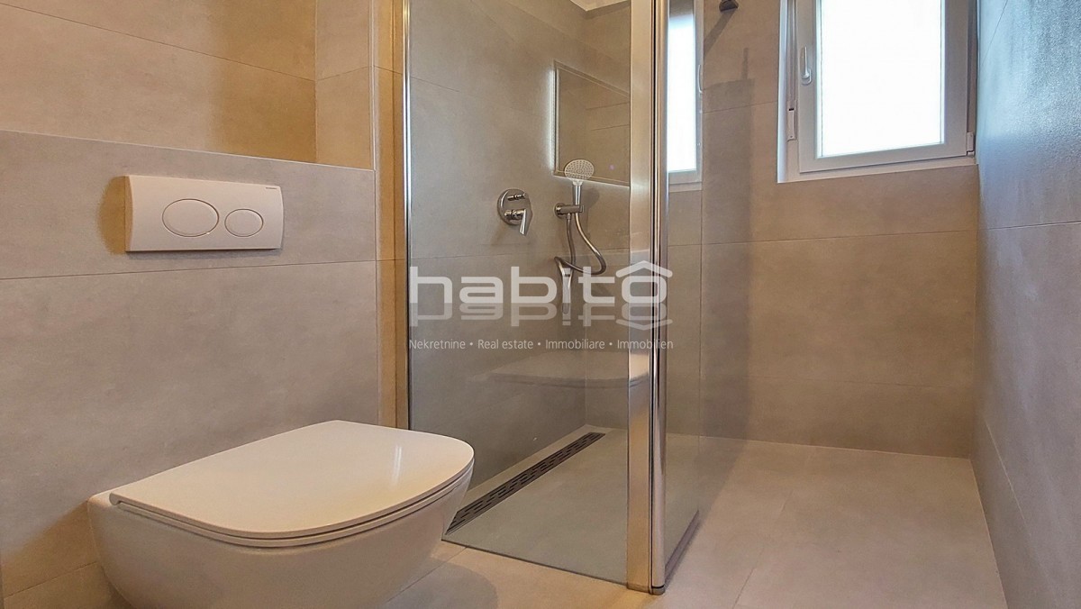 Zona Parenzo - Nuovo appartamento con vista mare, 2 camere da letto, ASCENSORE, 2 posti auto