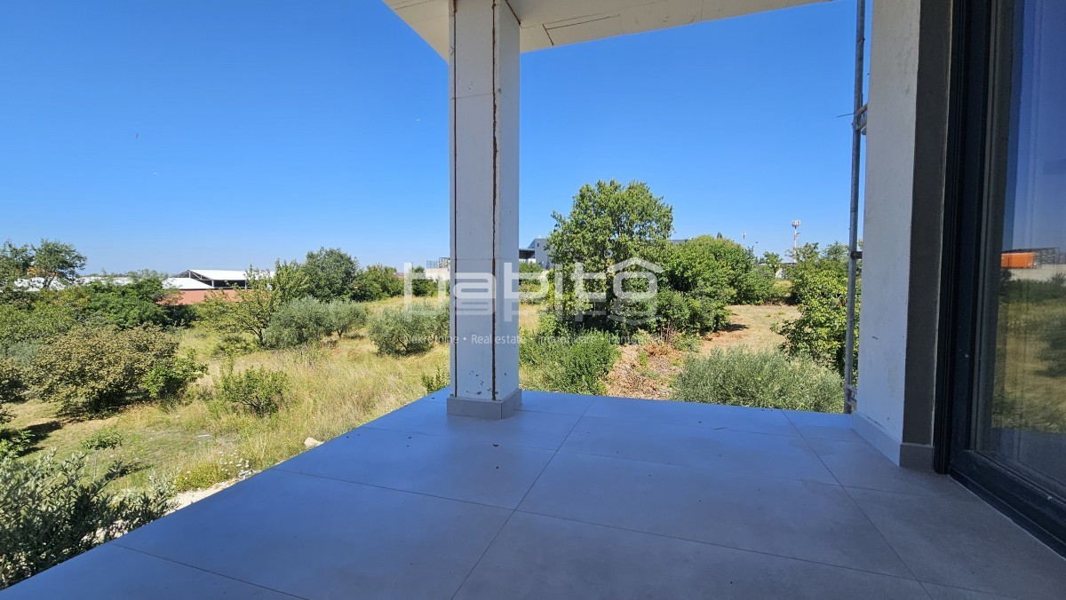 Zona Parenzo - Nuovo appartamento con vista mare, 2 camere da letto, ASCENSORE, 2 posti auto