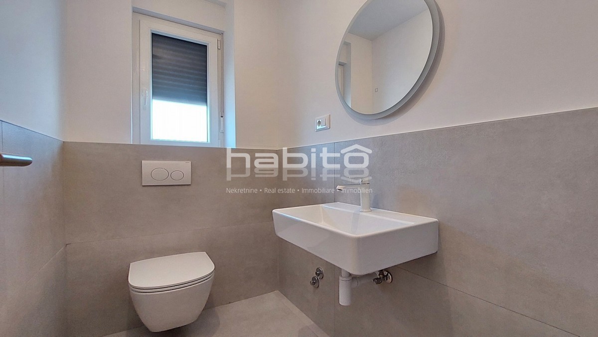 Zona Parenzo - Nuovo appartamento con vista mare, 2 camere da letto, ASCENSORE, 2 posti auto