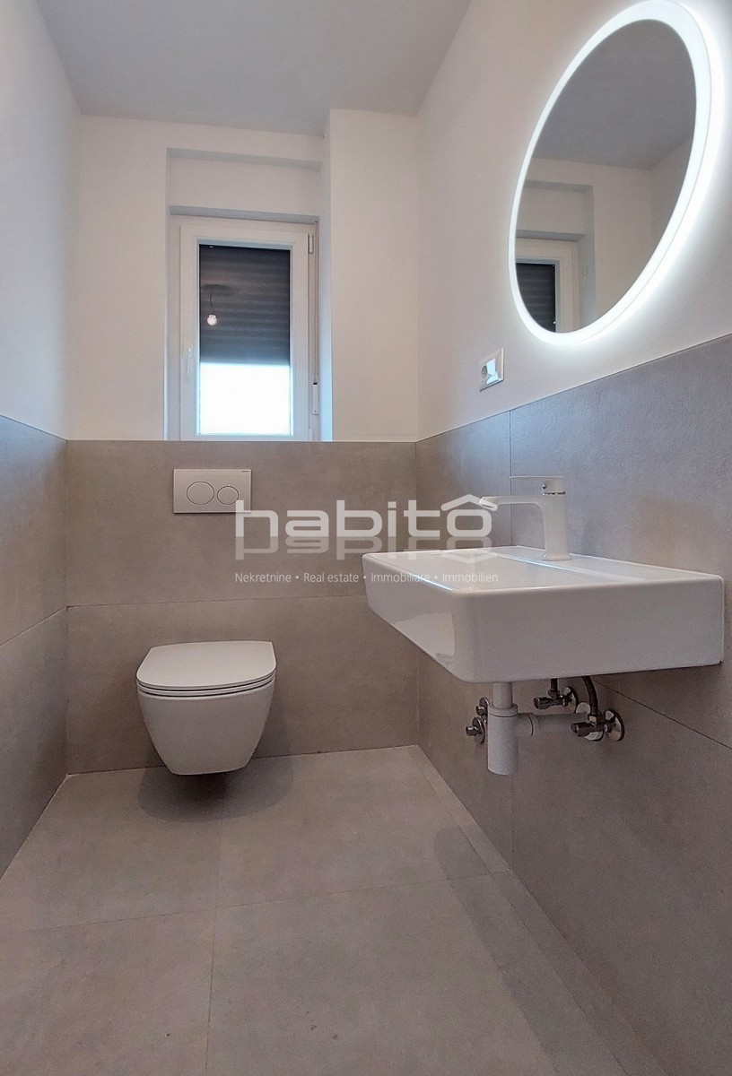 Zona Parenzo - Nuovo appartamento con vista mare, 2 camere da letto, ASCENSORE, 2 posti auto