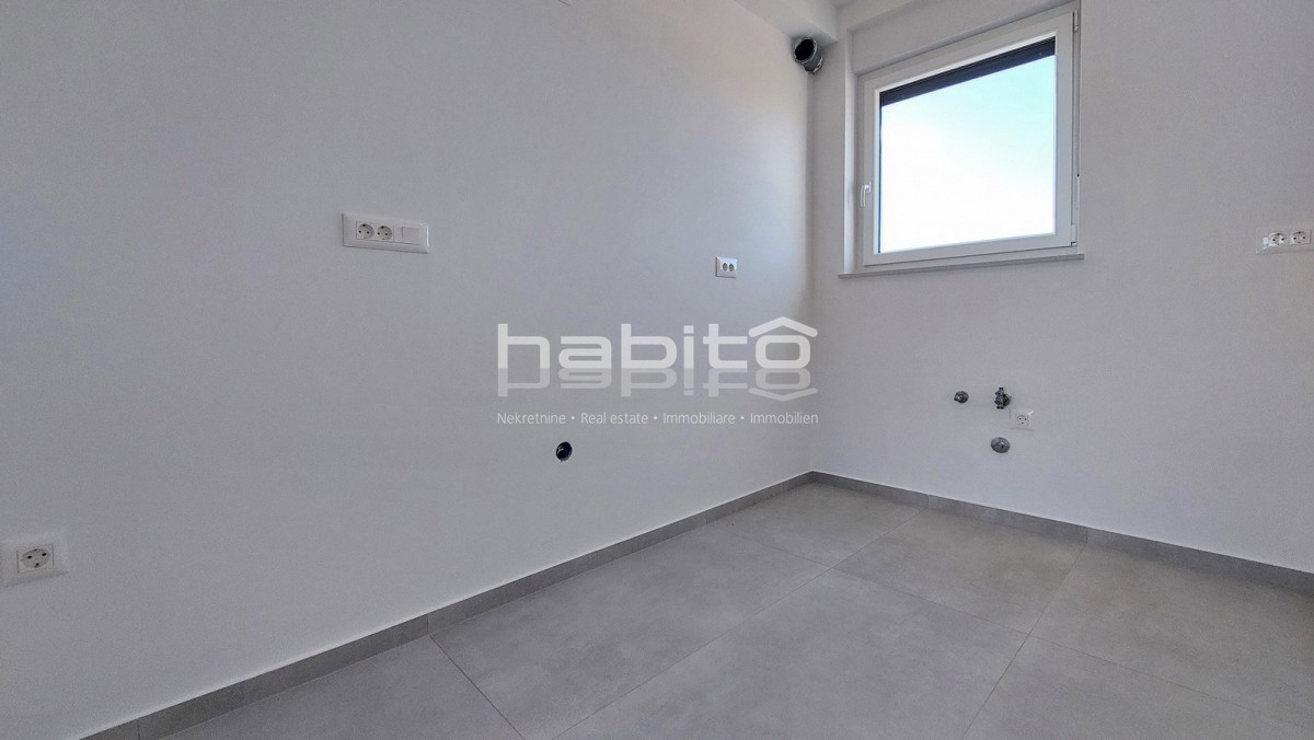 Zona Parenzo - Nuovo appartamento con vista mare, 2 camere da letto, ASCENSORE, 2 posti auto