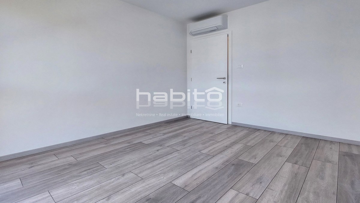 Zona Parenzo - Nuovo appartamento con vista mare, 2 camere da letto, ASCENSORE, 2 posti auto