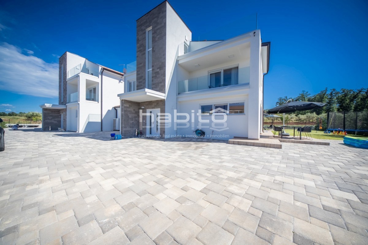 Zona di Parenzo - Elegante villa con piscina e splendida vista sul mare