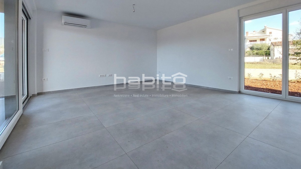 Zona Parenzo - Nuovo appartamento al piano terra con giardino, 2 camere da letto, ASCENSORE, 2 posti auto