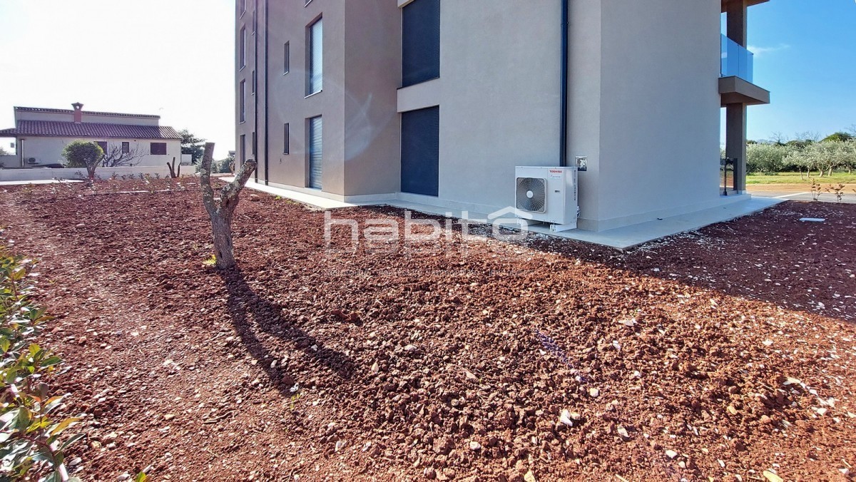 Zona Parenzo - Nuovo appartamento al piano terra con giardino, 2 camere da letto, ASCENSORE, 2 posti auto