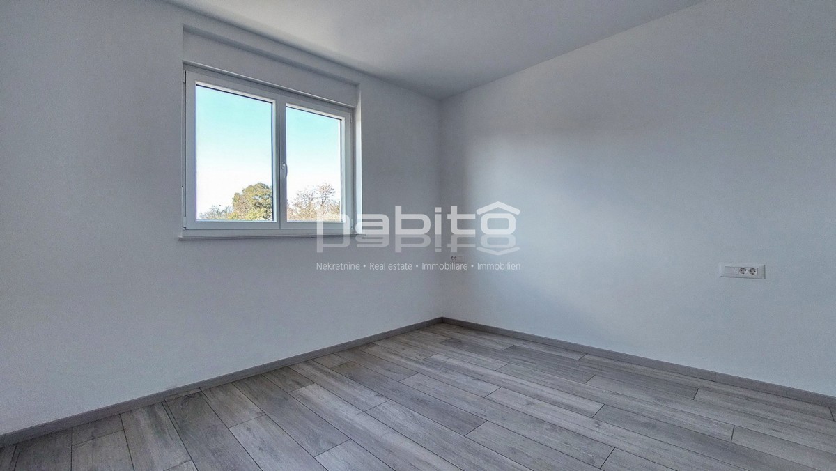 Zona Parenzo - Nuovo appartamento al piano terra con giardino, 2 camere da letto, ASCENSORE, 2 posti auto