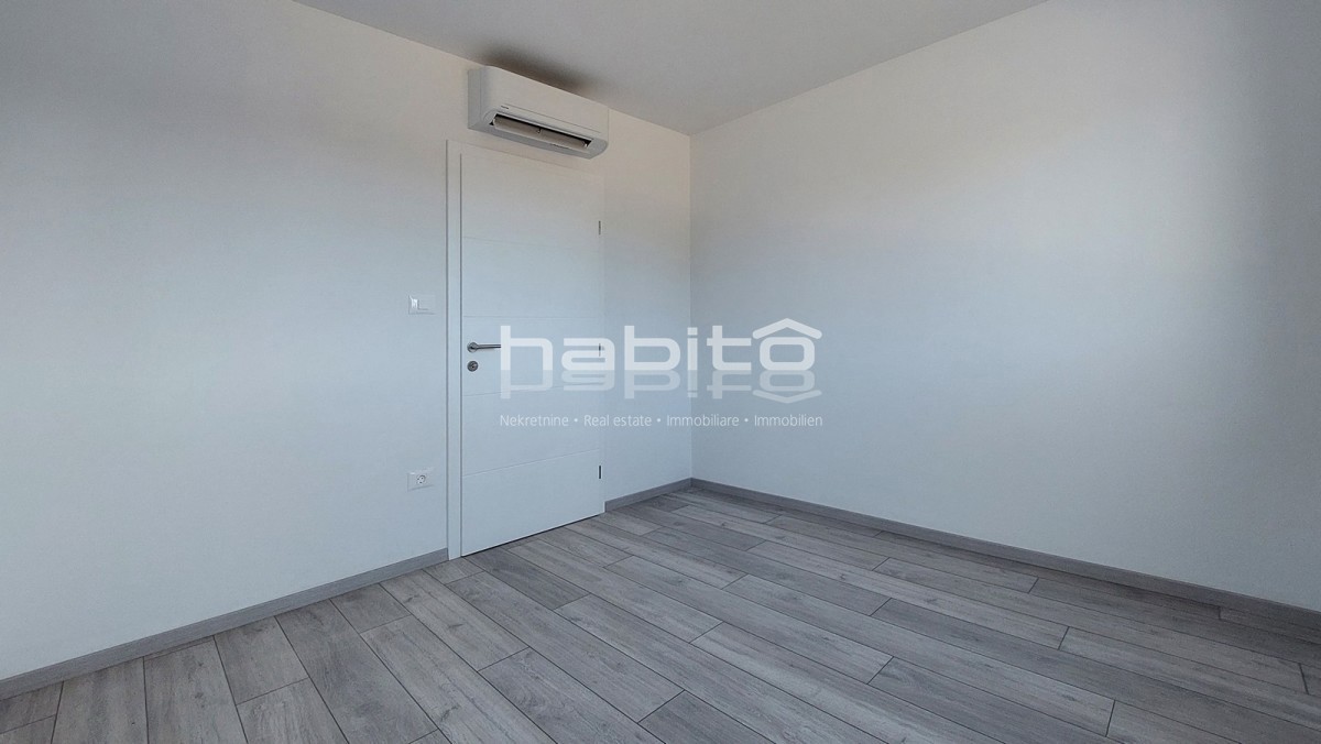 Zona Parenzo - Nuovo appartamento al piano terra con giardino, 2 camere da letto, ASCENSORE, 2 posti auto