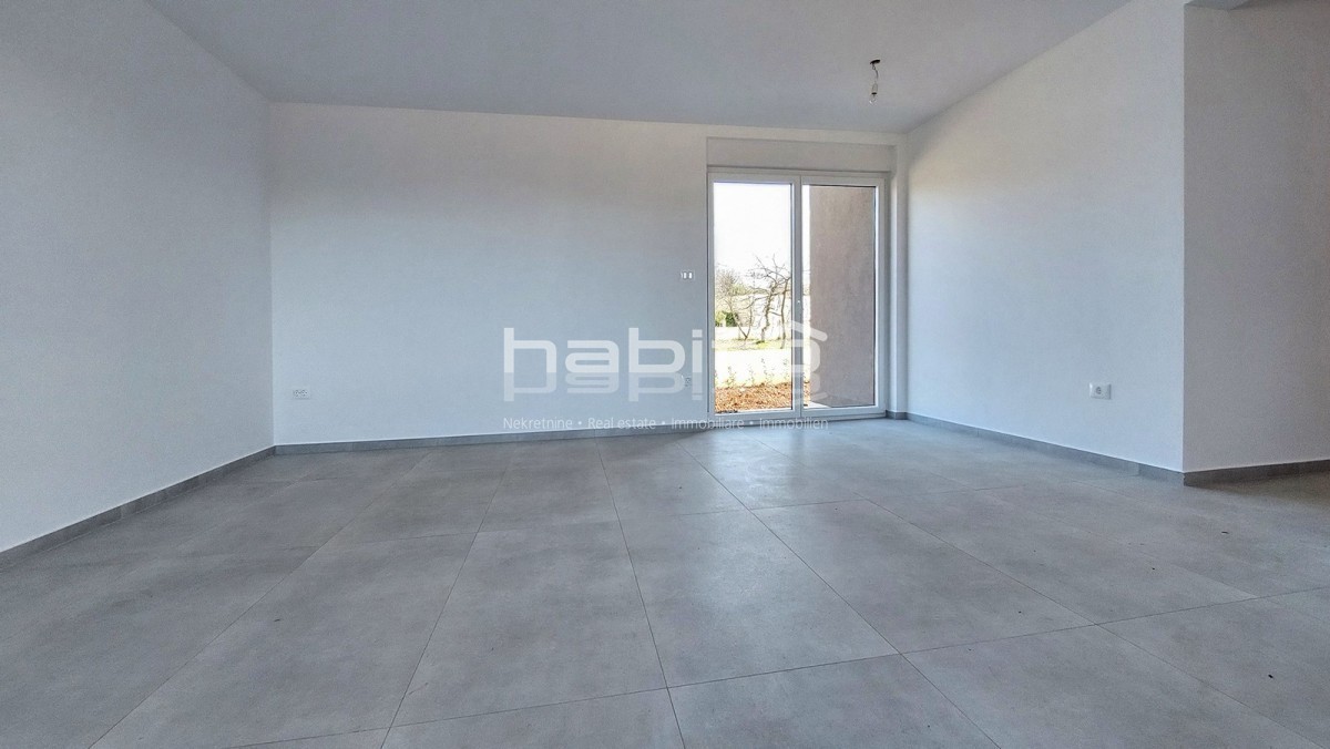 Zona Parenzo - Nuovo appartamento al piano terra con giardino, 2 camere da letto, ASCENSORE, 2 posti auto