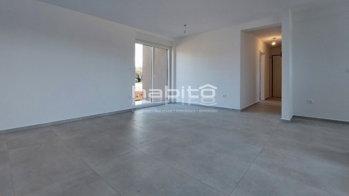 Zona Parenzo - Nuovo appartamento al piano terra con giardino, 2 camere da letto, ASCENSORE, 2 posti auto