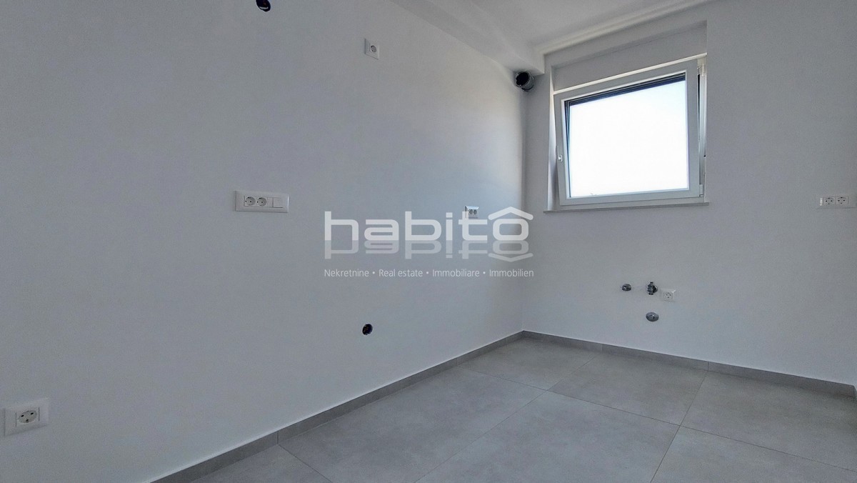 Zona Parenzo - Nuovo appartamento al piano terra con giardino, 2 camere da letto, ASCENSORE, 2 posti auto