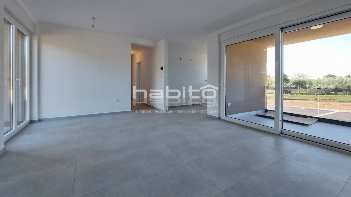 Zona Parenzo - Nuovo appartamento al piano terra con giardino, 2 camere da letto, ASCENSORE, 2 posti auto