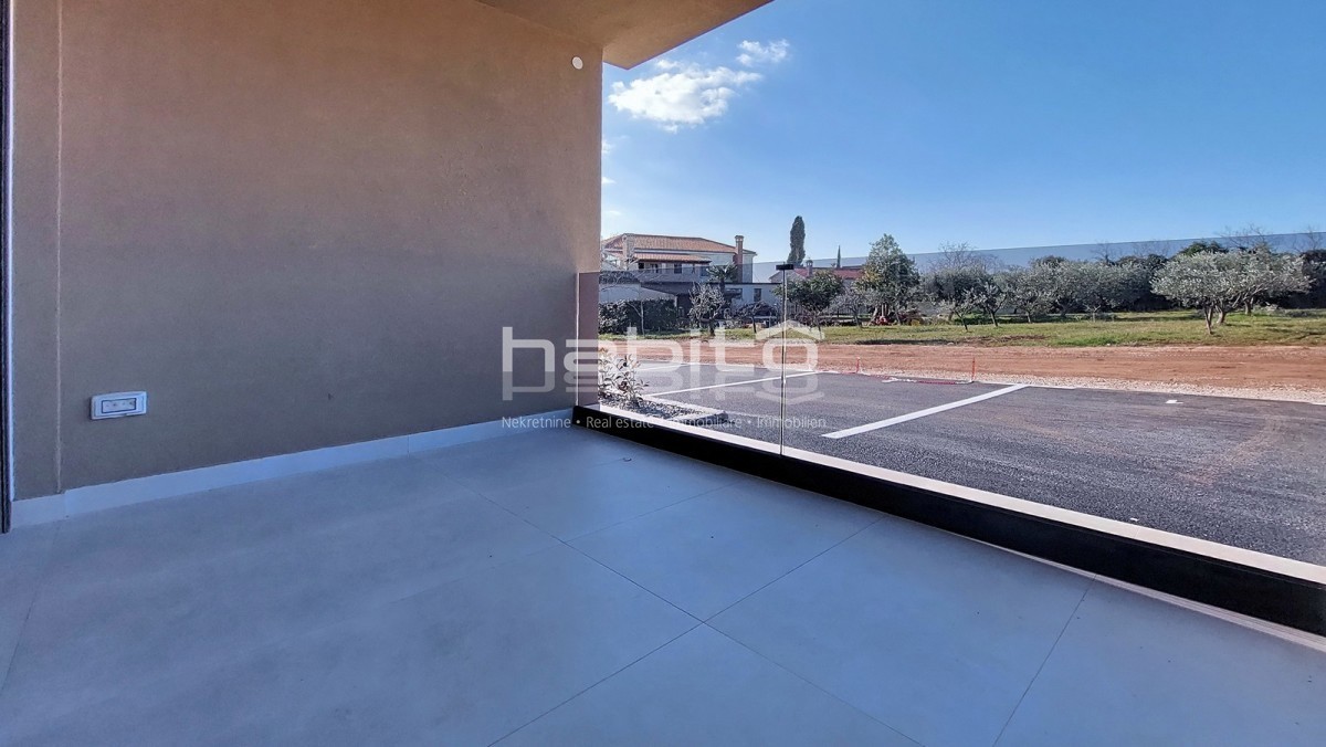 Zona Parenzo - Nuovo appartamento al piano terra con giardino, 2 camere da letto, ASCENSORE, 2 posti auto