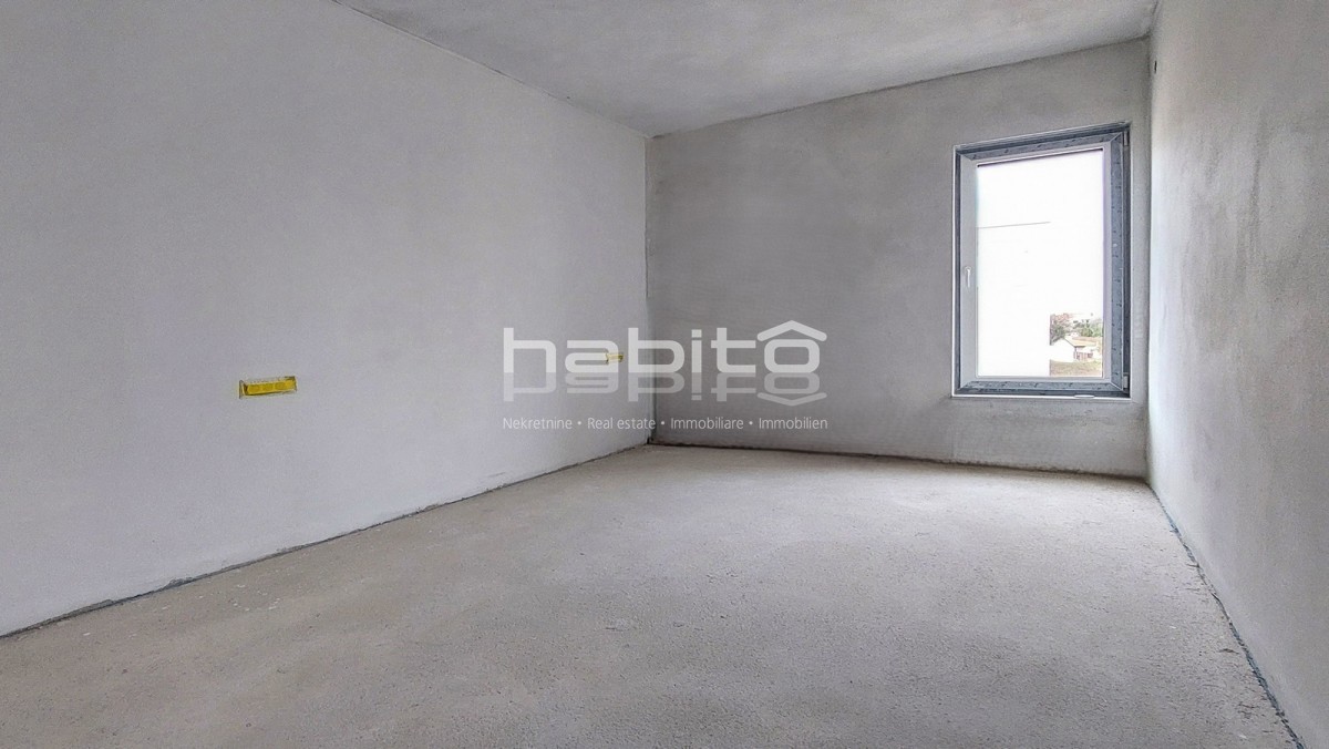 Poreč-Parenzo, nuovo appartamento di 91 m2, 1° piano, 1500 m dal mare